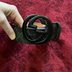 AUTHENTIC MEN'S GG SUPREME GUCCI BELT